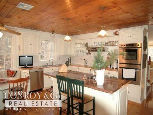 Cape Cod Home 994358