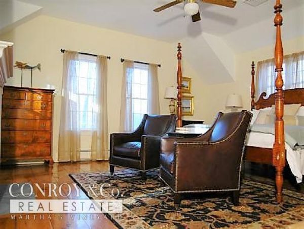 Cape Cod Home 994358