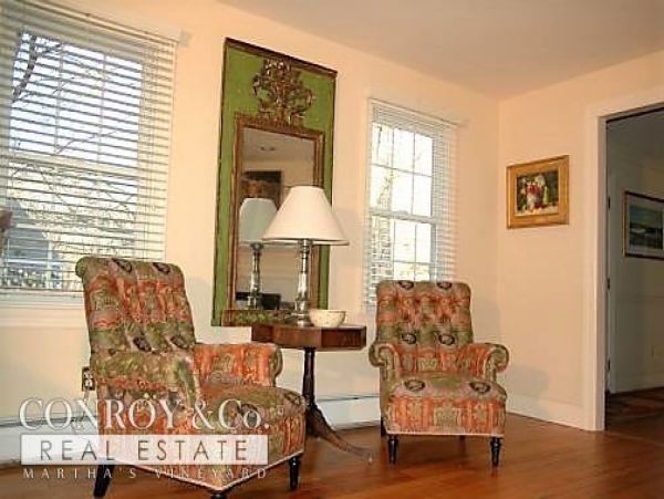 Cape Cod Home 994358