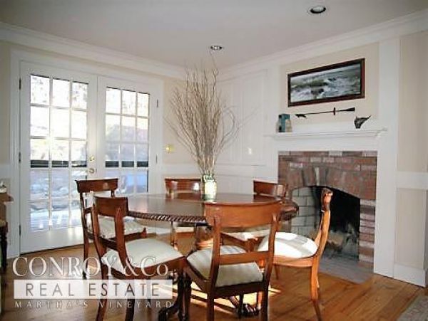Cape Cod Home 994358