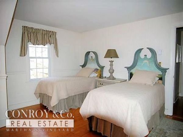 Cape Cod Home 994358