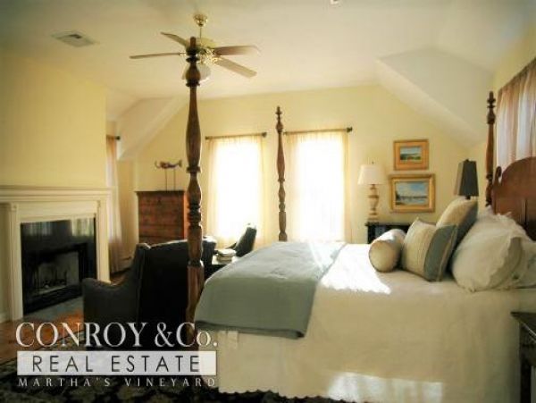 Cape Cod Home 994358