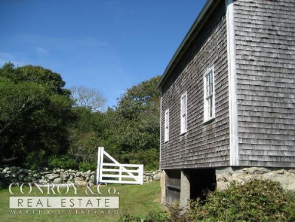 Cape Cod Home 994359
