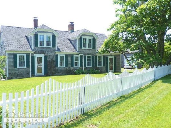 Cape Cod Home 994359