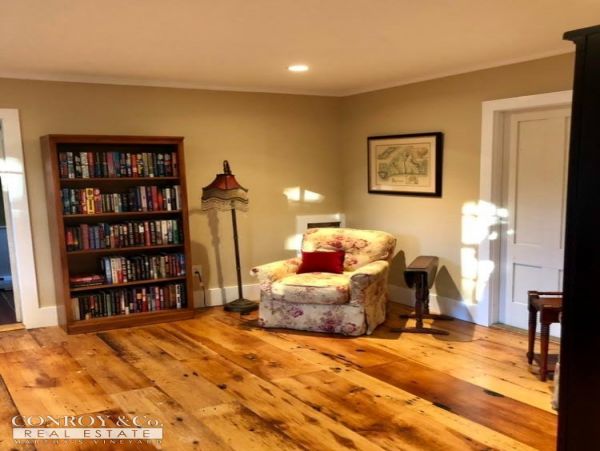 Cape Cod Home 994359