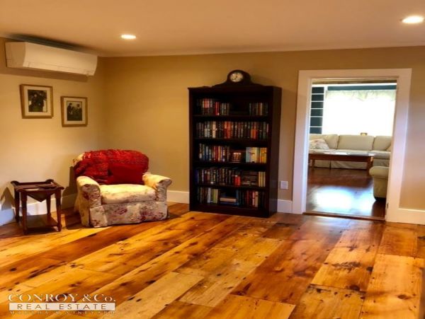 Cape Cod Home 994359