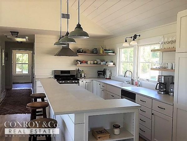 Cape Cod Home 994362