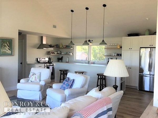 Cape Cod Home 994362