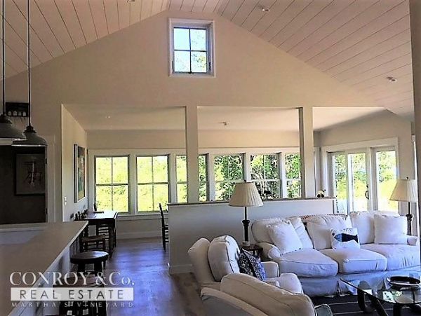 Cape Cod Home 994362