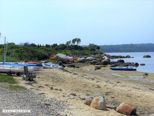 Cape Cod Home 994362