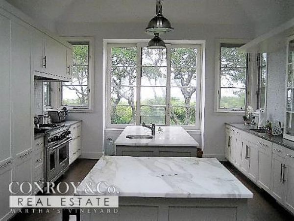 Cape Cod Home 994363