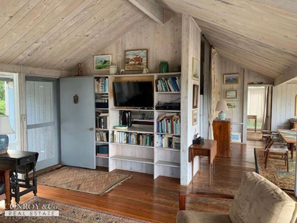 Cape Cod Home 994365