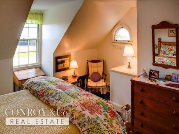 Cape Cod Home 994366