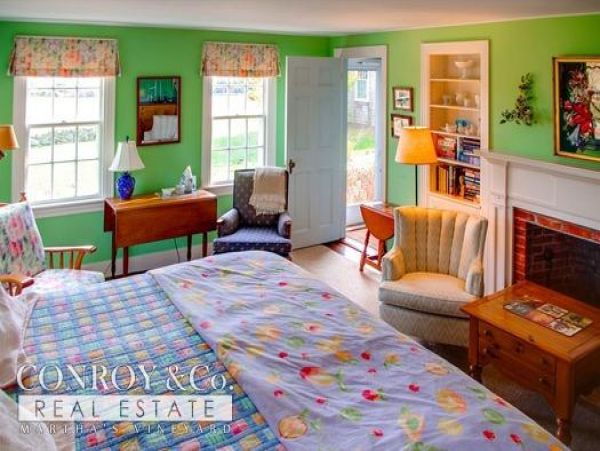 Cape Cod Home 994366