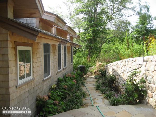Cape Cod Home 994367