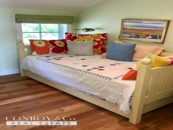 Cape Cod Home 994367
