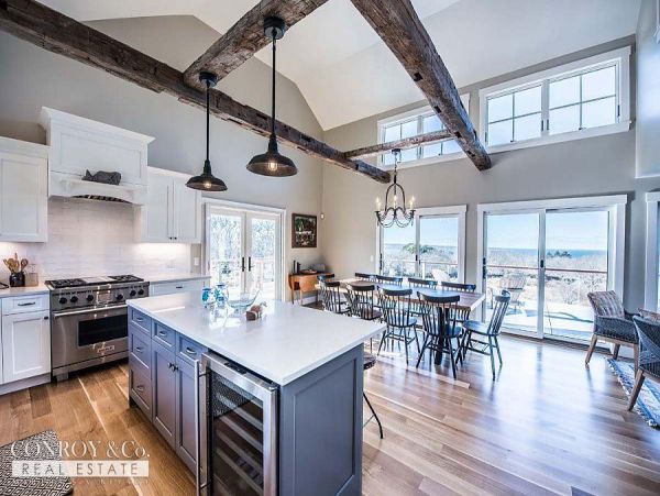 Cape Cod Home 994368