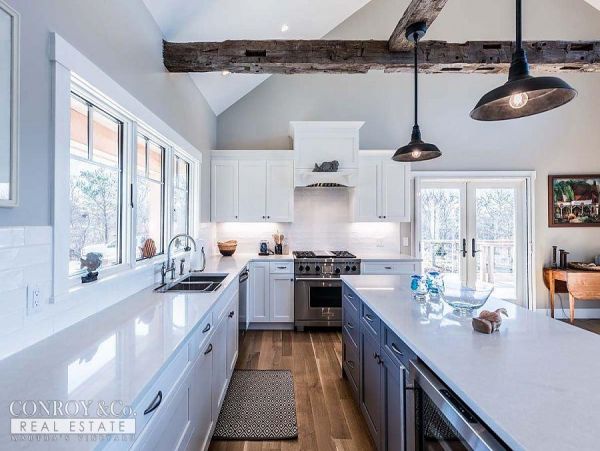Cape Cod Home 994368