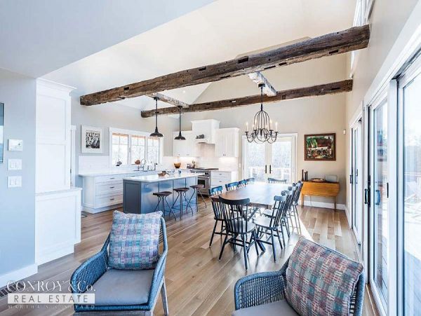Cape Cod Home 994368