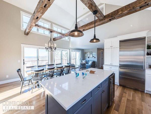 Cape Cod Home 994368