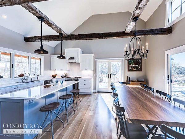Cape Cod Home 994368