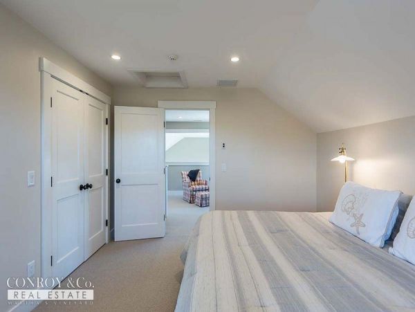 Cape Cod Home 994368