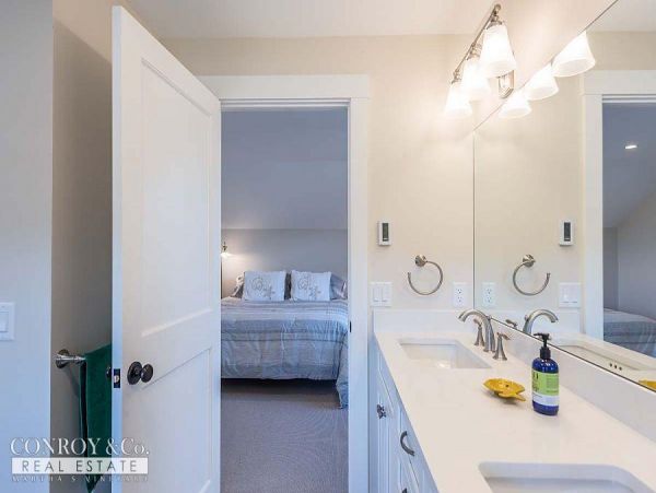 Cape Cod Home 994368