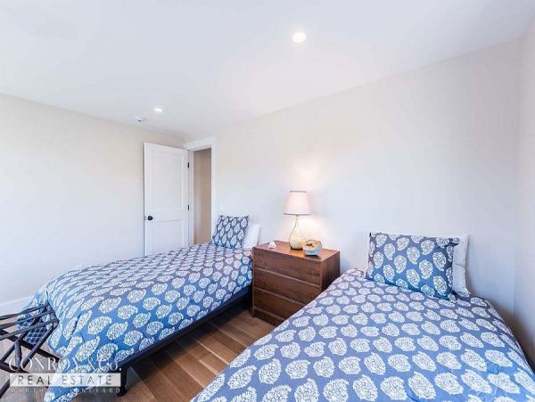 Cape Cod Home 994368