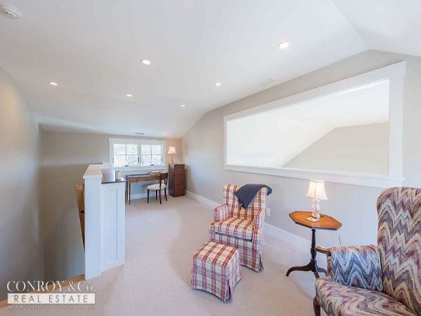 Cape Cod Home 994368