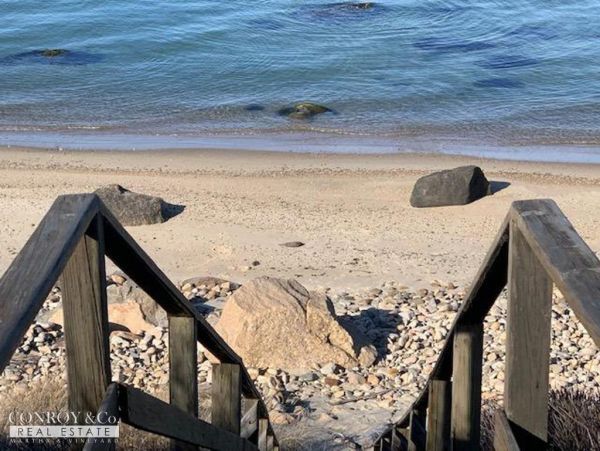 Cape Cod Home 994369