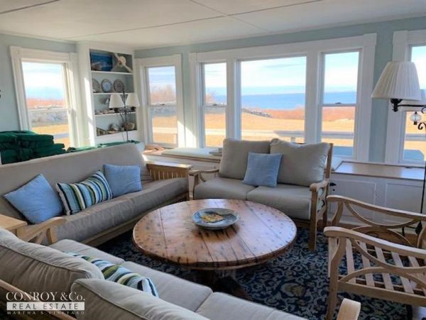 Cape Cod Home 994369