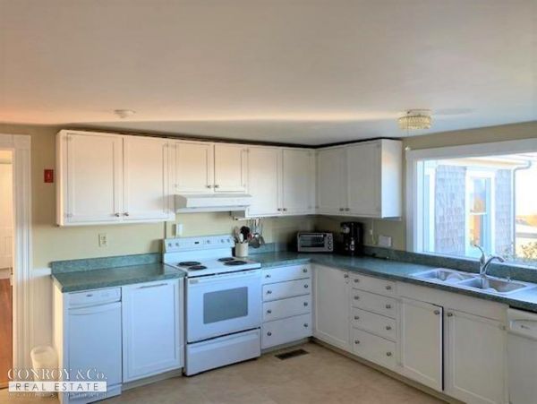 Cape Cod Home 994369