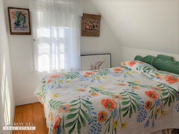 Cape Cod Home 994369