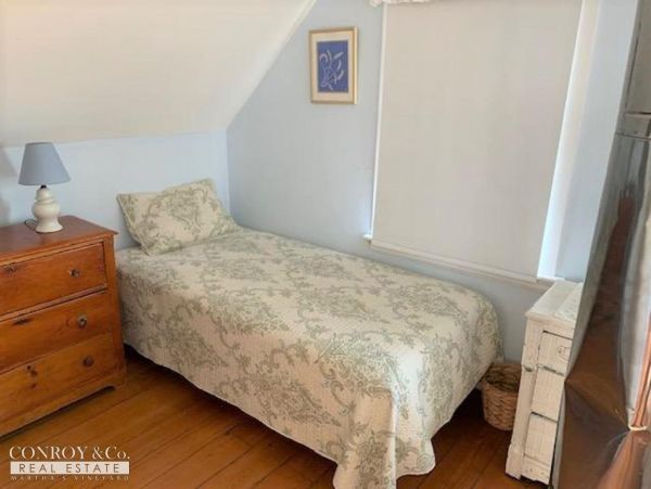 Cape Cod Home 994369