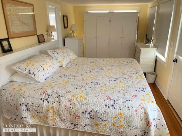 Cape Cod Home 994369