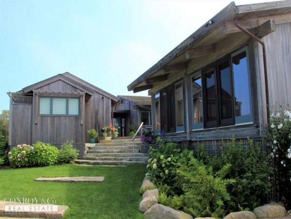 Cape Cod Home 994370