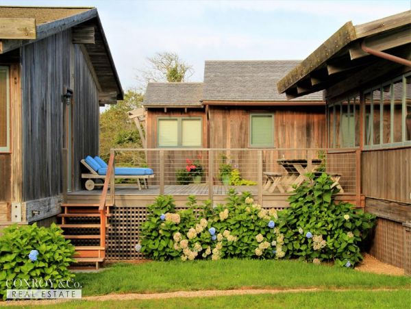 Cape Cod Home 994370