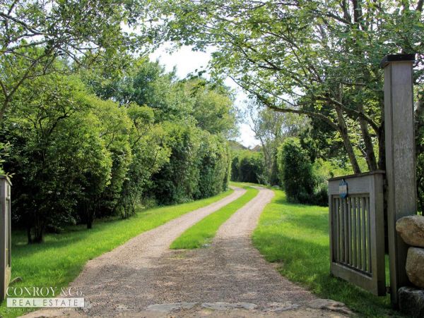 Cape Cod Home 994370