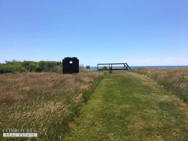 Cape Cod Home 994370