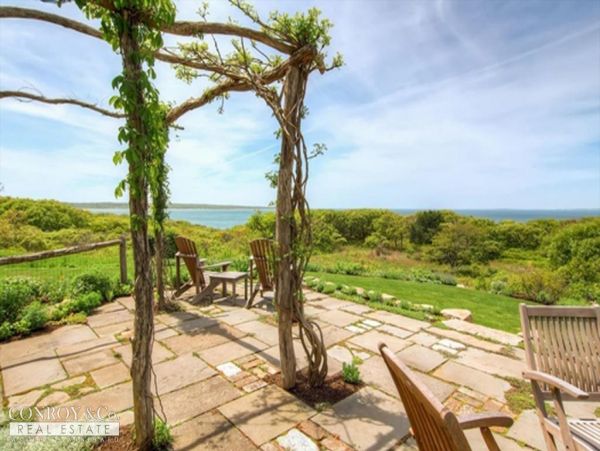 Cape Cod Home 994371