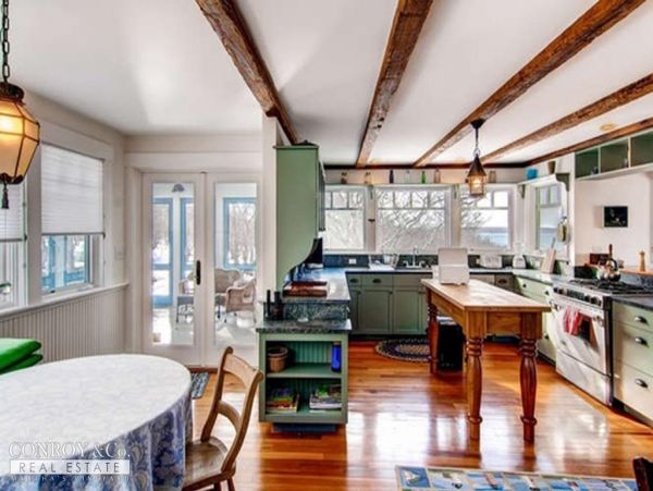 Cape Cod Home 994371