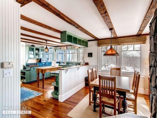 Cape Cod Home 994371