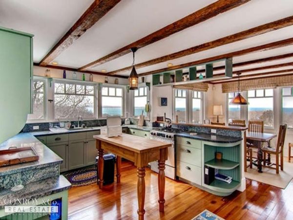 Cape Cod Home 994371