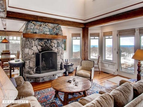 Cape Cod Home 994371