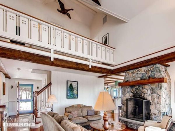 Cape Cod Home 994371