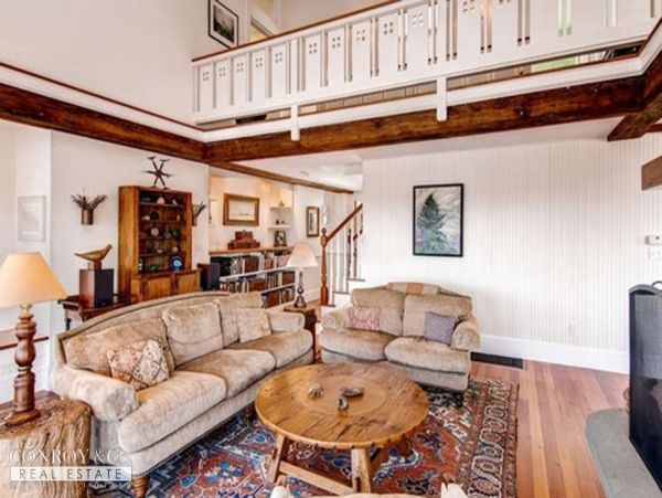 Cape Cod Home 994371