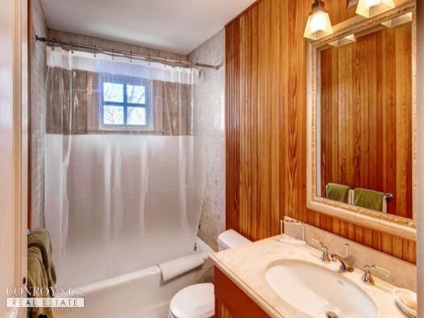 Cape Cod Home 994371