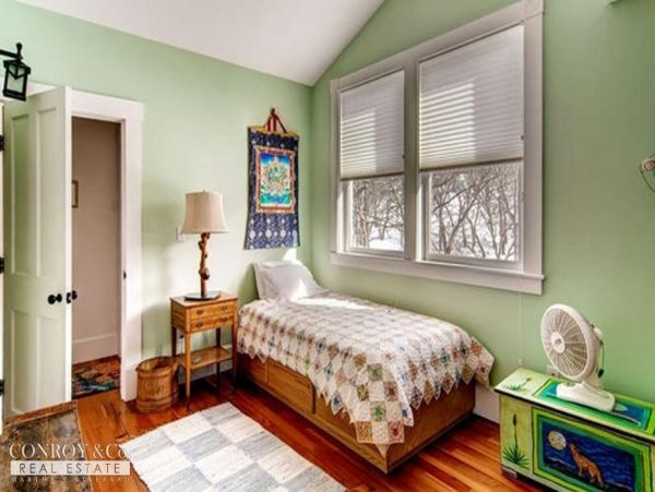Cape Cod Home 994371