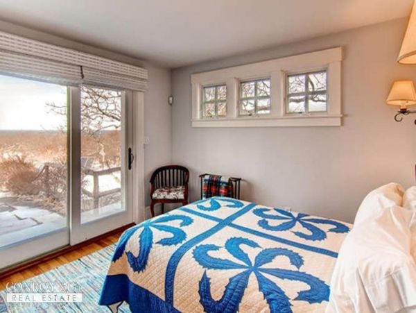 Cape Cod Home 994371
