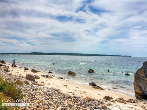 Cape Cod Home 994371